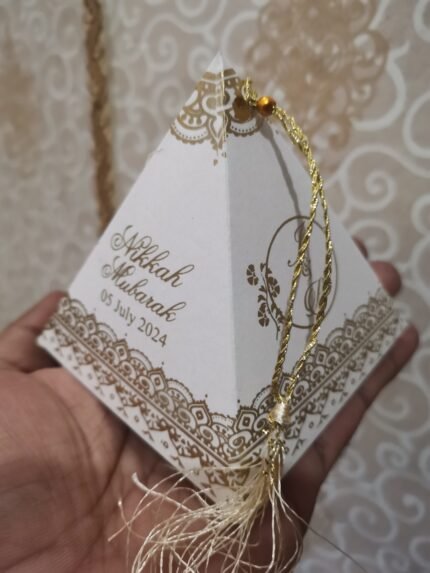 Pyramid Box with Golden Dori