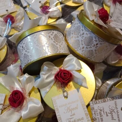 Shining Golden Tin with Bow and Flower