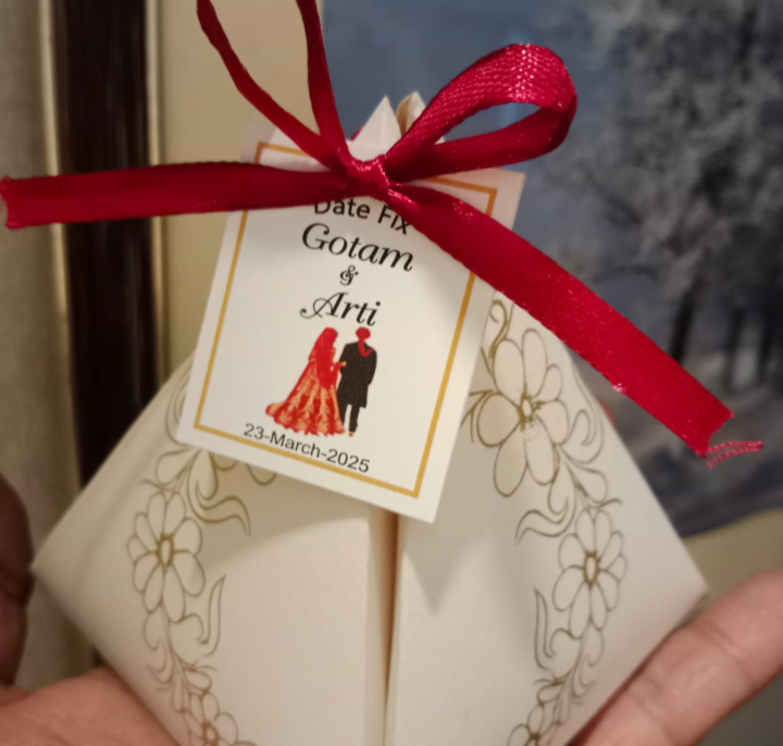 Printed Box With Couple Tag Printed Box With Couple Tag